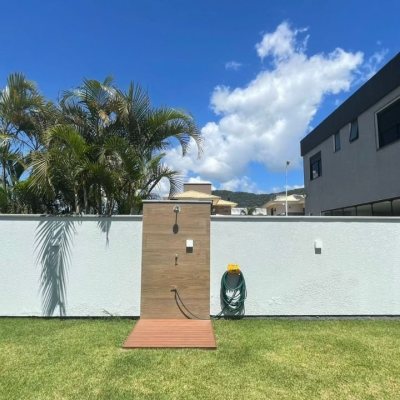 Casa em Condomínio com 200m², 3 quartos, 3 suítes, 2 garagens, no bairro São João Do Rio Vermelho em Florianópolis