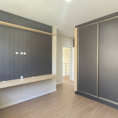 Casa em Condomínio com 200m², 3 quartos, 3 suítes, 2 garagens, no bairro São João Do Rio Vermelho em Florianópolis