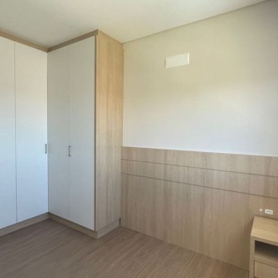 Casa em Condomínio com 200m², 3 quartos, 3 suítes, 2 garagens, no bairro São João Do Rio Vermelho em Florianópolis