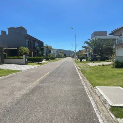 Casa em Condomínio com 200m², 3 quartos, 3 suítes, 2 garagens, no bairro São João Do Rio Vermelho em Florianópolis