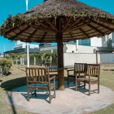 Casa em Condomínio com 200m², 3 quartos, 3 suítes, 2 garagens, no bairro São João Do Rio Vermelho em Florianópolis