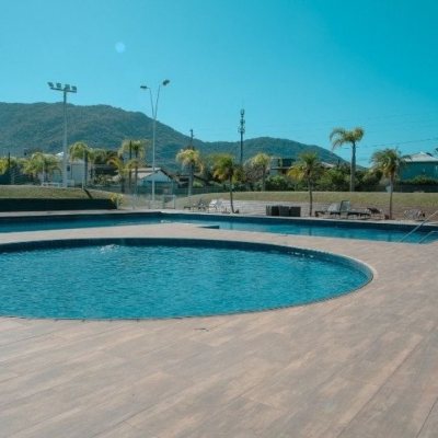 Casa em Condomínio com 200m², 3 quartos, 3 suítes, 2 garagens, no bairro São João Do Rio Vermelho em Florianópolis