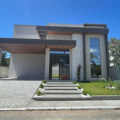 Casa em Condomínio com 214m², 3 quartos, 3 suítes, 2 garagens, no bairro Ingleses do Rio Vermelho em Florianópolis
