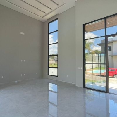 Casa em Condomínio com 214m², 3 quartos, 3 suítes, 2 garagens, no bairro Ingleses do Rio Vermelho em Florianópolis