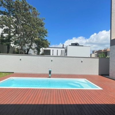 Casa em Condomínio com 214m², 3 quartos, 3 suítes, 2 garagens, no bairro Ingleses do Rio Vermelho em Florianópolis