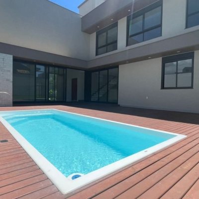 Casa em Condomínio com 214m², 3 quartos, 3 suítes, 2 garagens, no bairro Ingleses do Rio Vermelho em Florianópolis