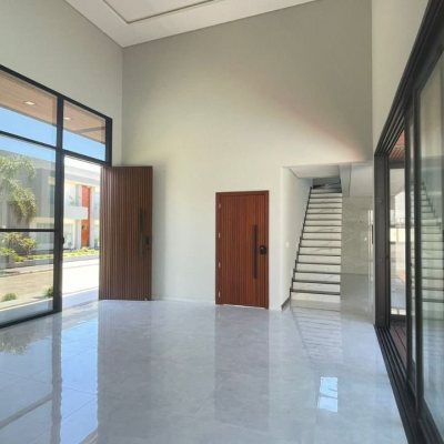 Casa em Condomínio com 214m², 3 quartos, 3 suítes, 2 garagens, no bairro Ingleses do Rio Vermelho em Florianópolis