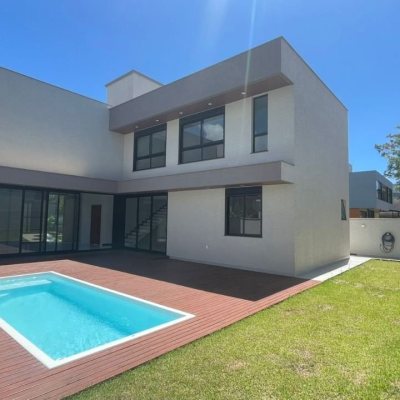 Casa em Condomínio com 214m², 3 quartos, 3 suítes, 2 garagens, no bairro Ingleses do Rio Vermelho em Florianópolis