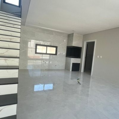 Casa em Condomínio com 214m², 3 quartos, 3 suítes, 2 garagens, no bairro Ingleses do Rio Vermelho em Florianópolis