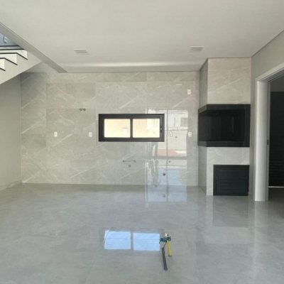 Casa em Condomínio com 214m², 3 quartos, 3 suítes, 2 garagens, no bairro Ingleses do Rio Vermelho em Florianópolis