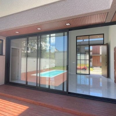 Casa em Condomínio com 214m², 3 quartos, 3 suítes, 2 garagens, no bairro Ingleses do Rio Vermelho em Florianópolis