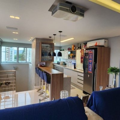 Cobertura com 206m², 2 quartos, 2 suítes, 2 garagens, no bairro Agronômica em Florianópolis