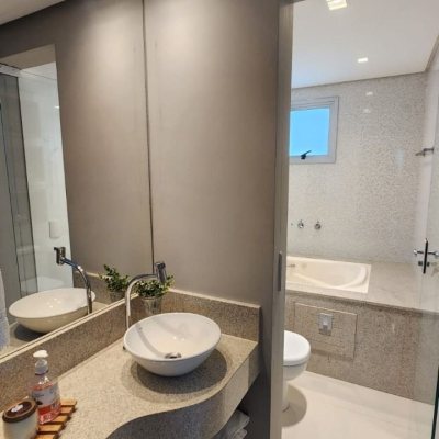 Cobertura com 206m², 2 quartos, 2 suítes, 2 garagens, no bairro Agronômica em Florianópolis