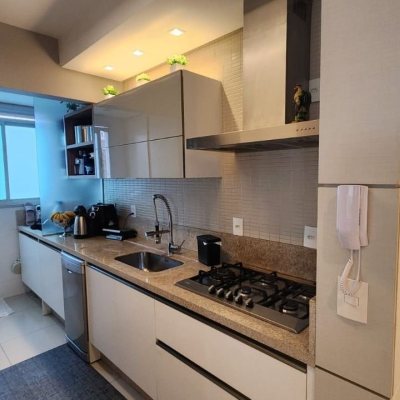 Cobertura com 206m², 2 quartos, 2 suítes, 2 garagens, no bairro Agronômica em Florianópolis