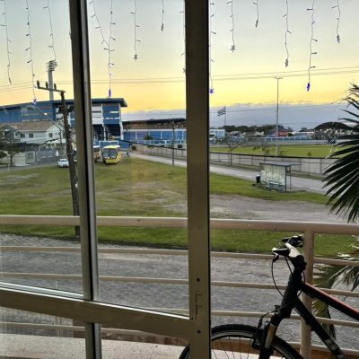 Apartamentos com 77m², 3 quartos, 1 suíte, 1 garagem, no bairro Carianos em Florianópolis