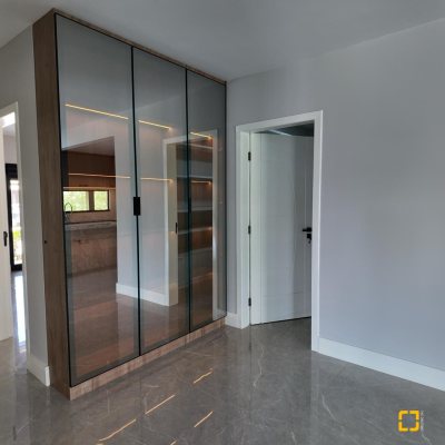 Sitio com 342m², 4 quartos (sendo 2 suítes), 2 garagens, no bairro Colonia Santa Luzia em Santo Amaro Da Imperatriz
