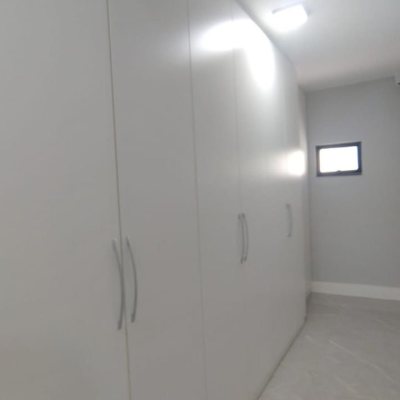 Sitio com 342m², 4 quartos (sendo 2 suítes), 2 garagens, no bairro Colonia Santa Luzia em Santo Amaro Da Imperatriz