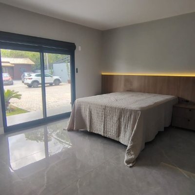 Sitio com 342m², 4 quartos (sendo 2 suítes), 2 garagens, no bairro Colonia Santa Luzia em Santo Amaro Da Imperatriz