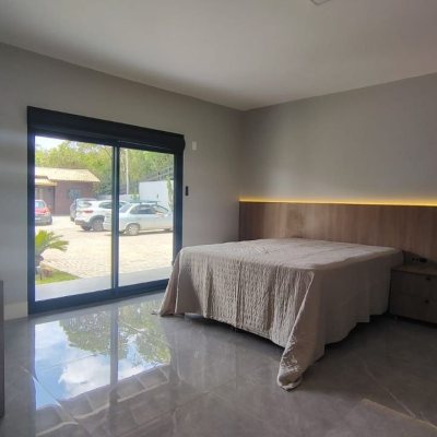 Sitio com 342m², 4 quartos (sendo 2 suítes), 2 garagens, no bairro Colonia Santa Luzia em Santo Amaro Da Imperatriz