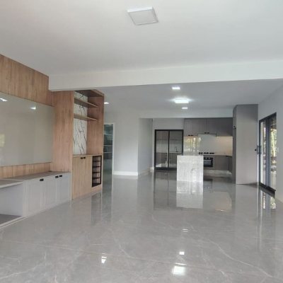 Sitio com 342m², 4 quartos (sendo 2 suítes), 2 garagens, no bairro Colonia Santa Luzia em Santo Amaro Da Imperatriz