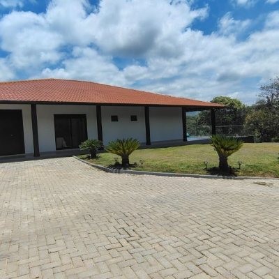 Sitio com 342m², 4 quartos (sendo 2 suítes), 2 garagens, no bairro Colonia Santa Luzia em Santo Amaro Da Imperatriz