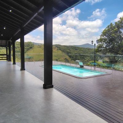 Sitio com 342m², 4 quartos (sendo 2 suítes), 2 garagens, no bairro Colonia Santa Luzia em Santo Amaro Da Imperatriz