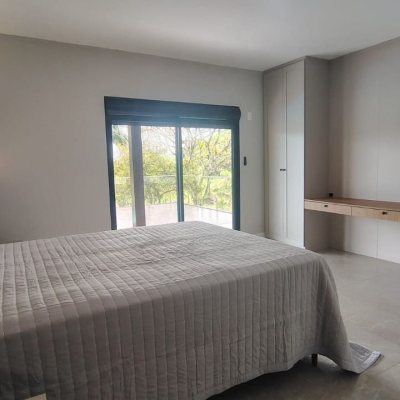 Sitio com 342m², 4 quartos (sendo 2 suítes), 2 garagens, no bairro Colonia Santa Luzia em Santo Amaro Da Imperatriz