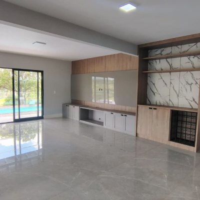 Sitio com 342m², 4 quartos (sendo 2 suítes), 2 garagens, no bairro Colonia Santa Luzia em Santo Amaro Da Imperatriz