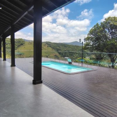Sitio com 342m², 4 quartos (sendo 2 suítes), 2 garagens, no bairro Colonia Santa Luzia em Santo Amaro Da Imperatriz