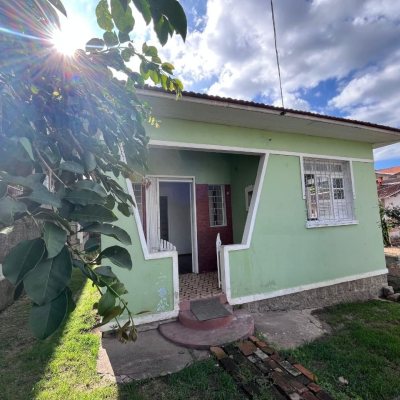 Casa Residencial com 60m², 2 quartos (sendo 1 suíte), 2 garagens, no bairro Capoeiras em Florianópolis