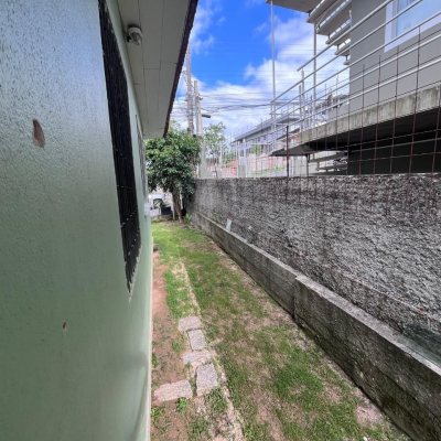 Casa Residencial com 60m², 2 quartos (sendo 1 suíte), 2 garagens, no bairro Capoeiras em Florianópolis