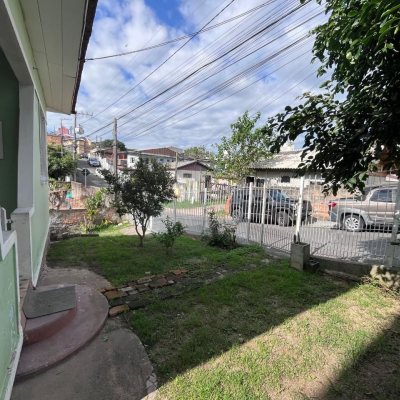 Casa Residencial com 60m², 2 quartos (sendo 1 suíte), 2 garagens, no bairro Capoeiras em Florianópolis