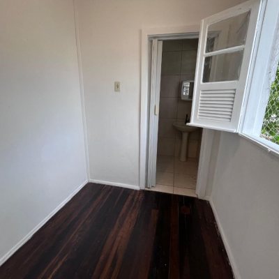 Casa Residencial com 60m², 2 quartos (sendo 1 suíte), 2 garagens, no bairro Capoeiras em Florianópolis