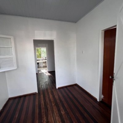 Casa Residencial com 60m², 2 quartos (sendo 1 suíte), 2 garagens, no bairro Capoeiras em Florianópolis