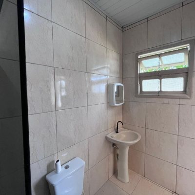 Casa Residencial com 60m², 2 quartos (sendo 1 suíte), 2 garagens, no bairro Capoeiras em Florianópolis