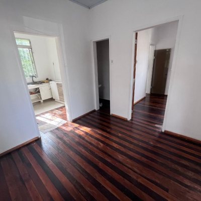 Casa Residencial com 60m², 2 quartos (sendo 1 suíte), 2 garagens, no bairro Capoeiras em Florianópolis