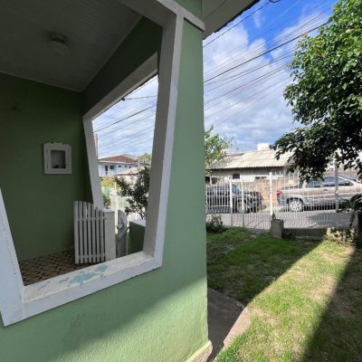 Casa Residencial com 60m², 2 quartos (sendo 1 suíte), 2 garagens, no bairro Capoeiras em Florianópolis