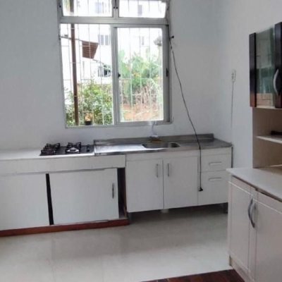 Casa Residencial com 60m², 2 quartos, 1 suíte, 2 garagens, no bairro Capoeiras em Florianópolis