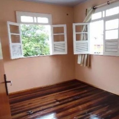 Casa Residencial com 60m², 2 quartos, 1 suíte, 2 garagens, no bairro Capoeiras em Florianópolis