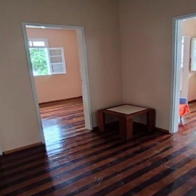 Casa Residencial com 60m², 2 quartos, 1 suíte, 2 garagens, no bairro Capoeiras em Florianópolis