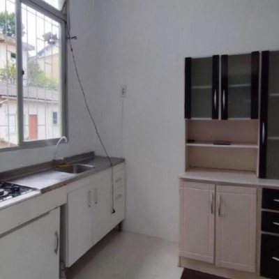 Casa Residencial com 60m², 2 quartos, 1 suíte, 2 garagens, no bairro Capoeiras em Florianópolis