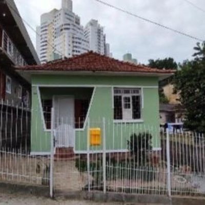 Casa Residencial com 60m², 2 quartos, 1 suíte, 2 garagens, no bairro Capoeiras em Florianópolis
