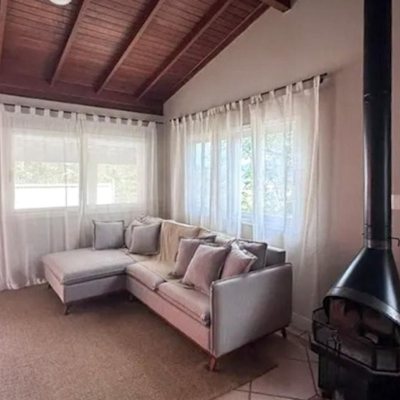 Casa Residencial com 180m², 3 quartos, 1 suíte, 4 garagens, no bairro Barra Da Lagoa em Florianópolis