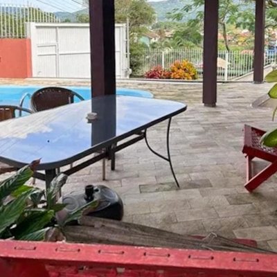 Casa Residencial com 180m², 3 quartos, 1 suíte, 4 garagens, no bairro Barra Da Lagoa em Florianópolis