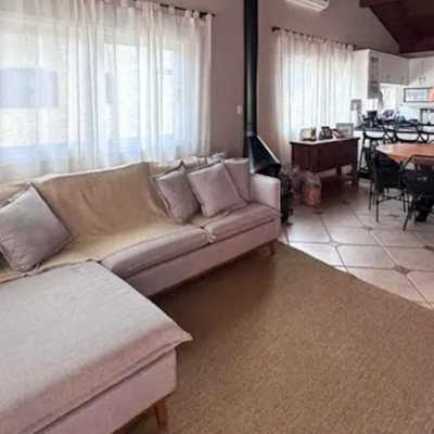 Casa Residencial com 180m², 3 quartos, 1 suíte, 4 garagens, no bairro Barra Da Lagoa em Florianópolis