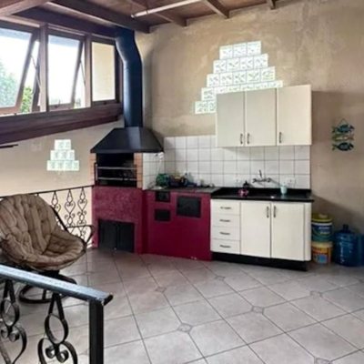 Casa Residencial com 180m², 3 quartos, 1 suíte, 4 garagens, no bairro Barra Da Lagoa em Florianópolis