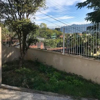 Casa Residencial com 180m², 3 quartos, 1 suíte, 4 garagens, no bairro Barra Da Lagoa em Florianópolis