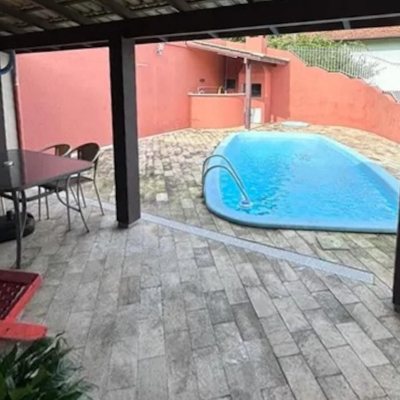 Casa Residencial com 180m², 3 quartos, 1 suíte, 4 garagens, no bairro Barra Da Lagoa em Florianópolis
