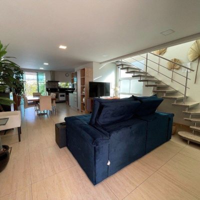 Casa em Condomínio com 173m², 4 quartos, 3 suítes, 2 garagens, no bairro Cachoeira do Bom Jesus em Florianópolis