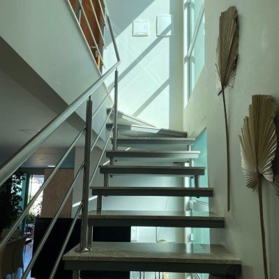 Casa em Condomínio com 173m², 4 quartos, 3 suítes, 2 garagens, no bairro Cachoeira do Bom Jesus em Florianópolis